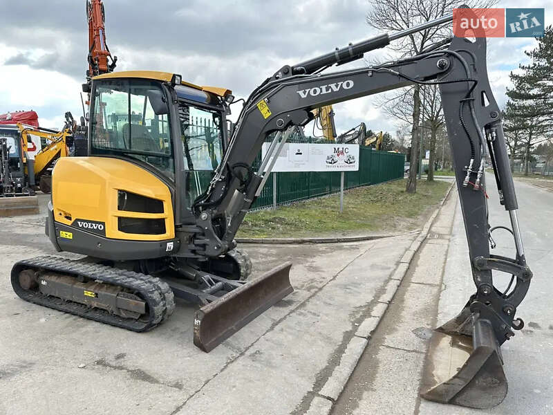 Спецтехніка Volvo ECR 38