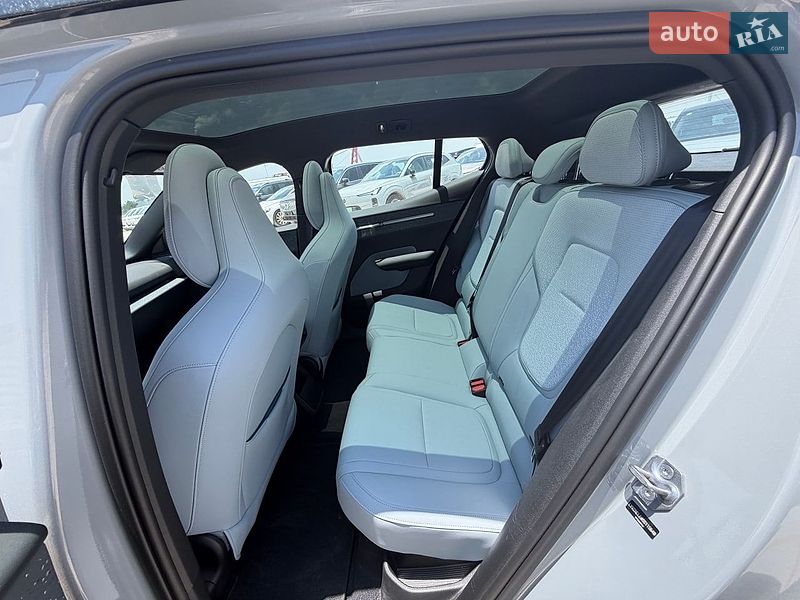 Внедорожник / Кроссовер Volvo EX30 2024 в Киеве