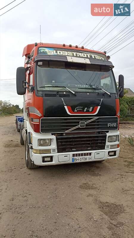 Контейнеровоз Volvo FH 12