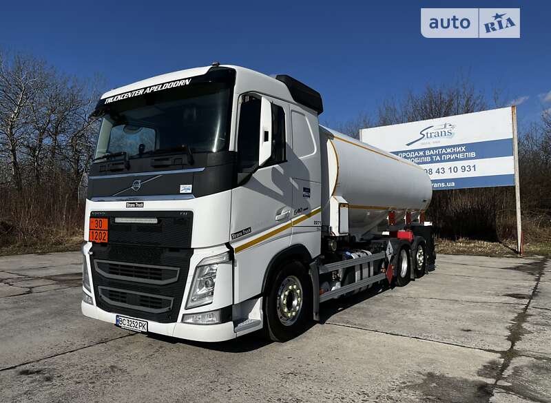 Бензовоз Volvo FH 13