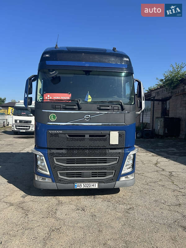Контейнеровоз Volvo FH 13