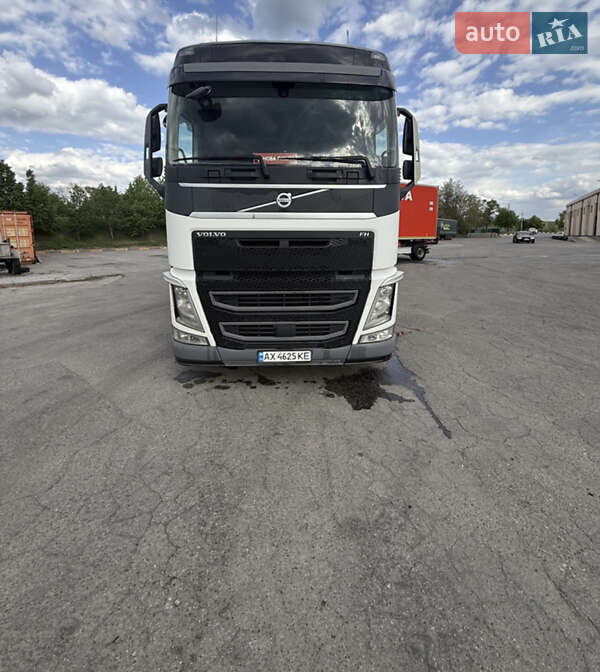 Контейнеровоз Volvo FH 16