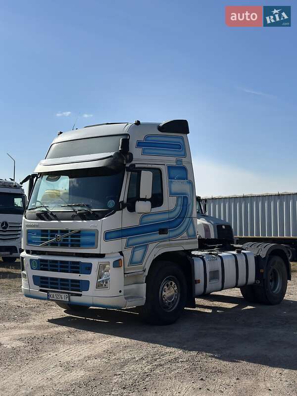 Тягач Volvo FM 12