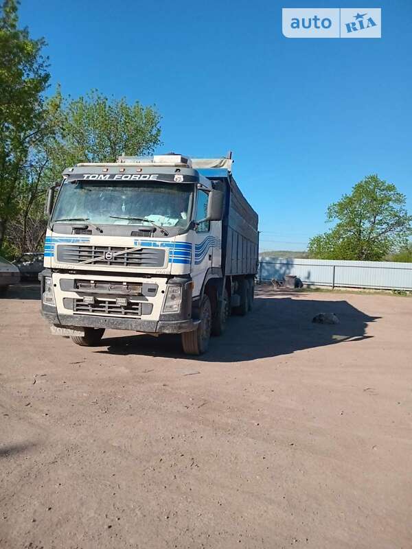 Вантажівки Volvo FM 9