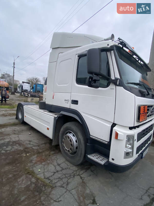 Тягач Volvo FM 9