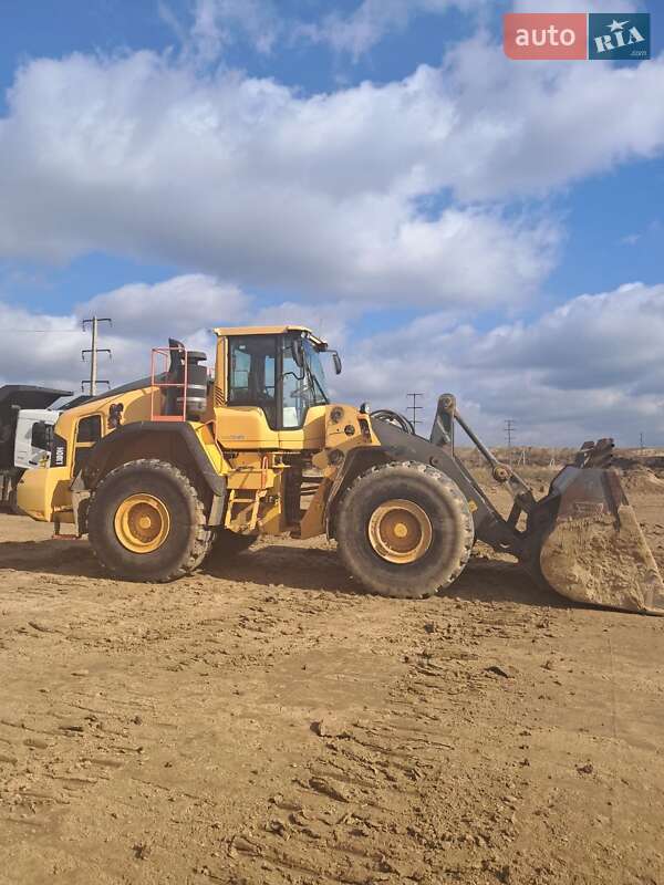 Фронтальный погрузчик Volvo L 180