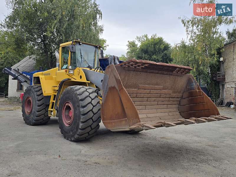 Спецтехніка Volvo L 220E