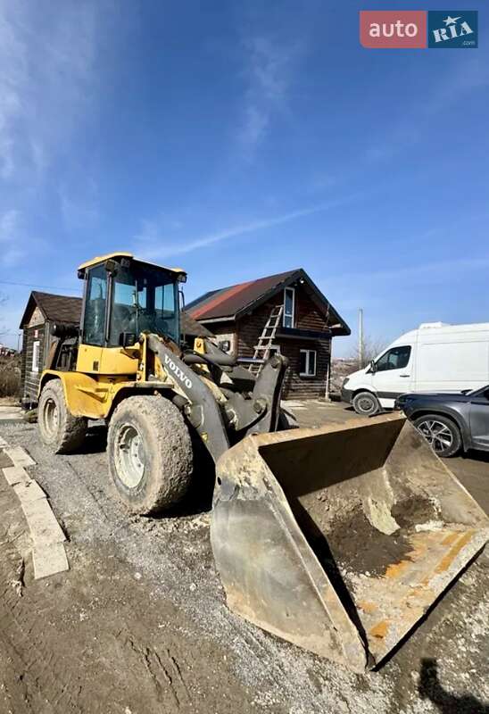 Фронтальні навантажувачі Volvo L 35D