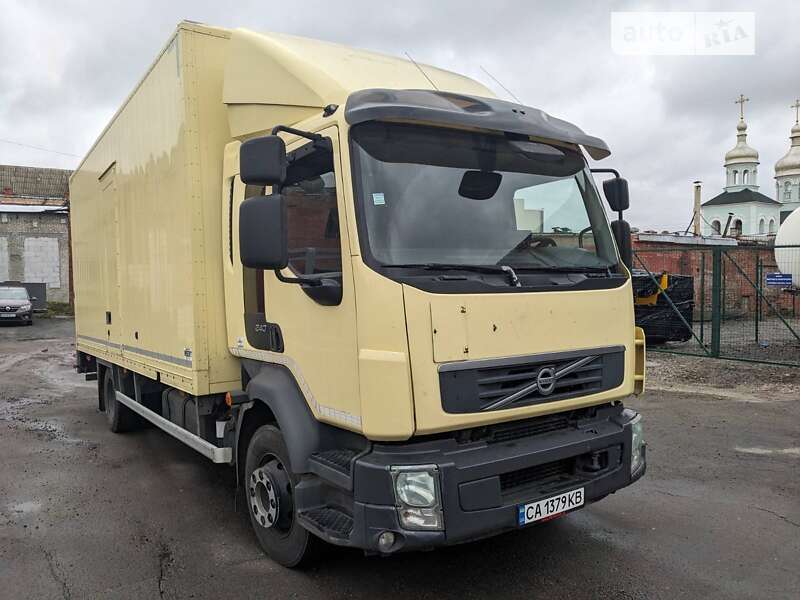 Грузовой фургон Volvo NH 12