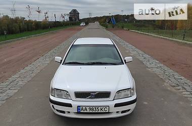 Volvo S40  2001