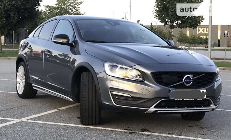 Седан Volvo S60 Cross Country