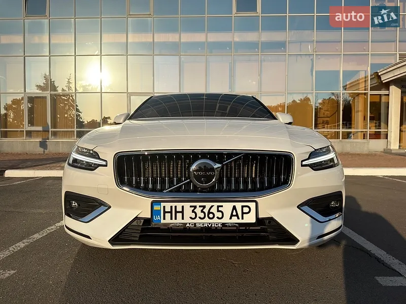 Volvo S60 2023