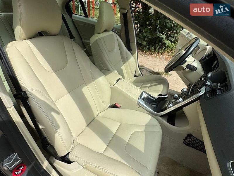 Седан Volvo S60 2015 в Києві