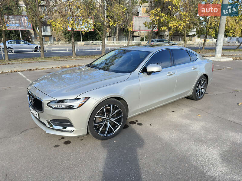 Volvo S90