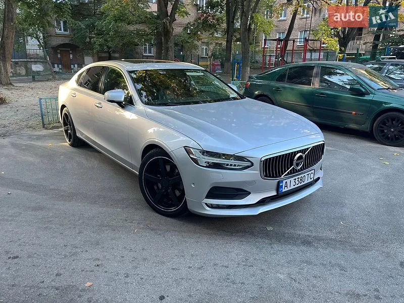 Volvo S90
