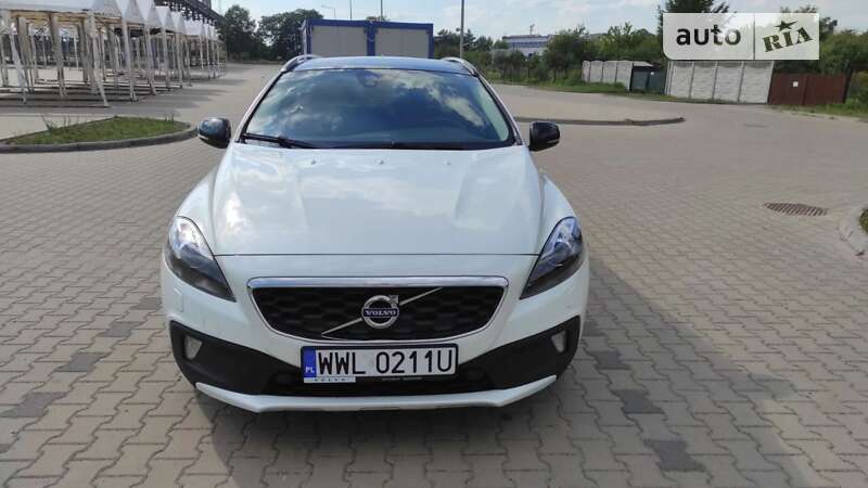 Хэтчбек Volvo V40 Cross Country