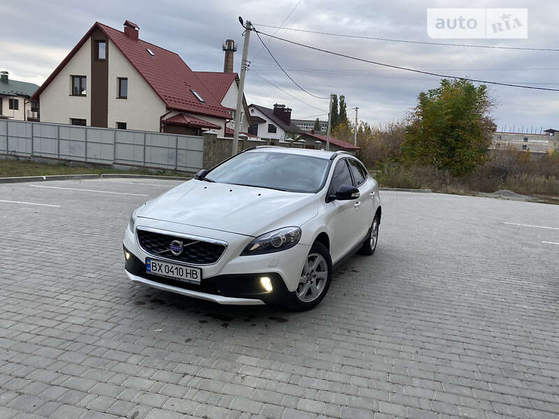 Легковые Volvo V40 Cross Country