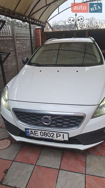 Хэтчбек Volvo V40 Cross Country