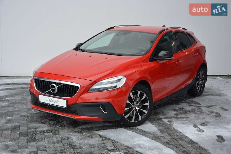 Хетчбек Volvo V40 Cross Country