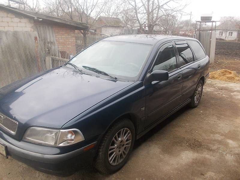 Volvo V40 1998 года