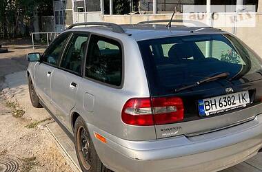 Volvo V40  2002