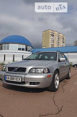 Volvo V40  2004