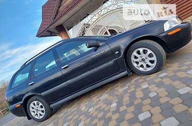 Volvo V40  2002
