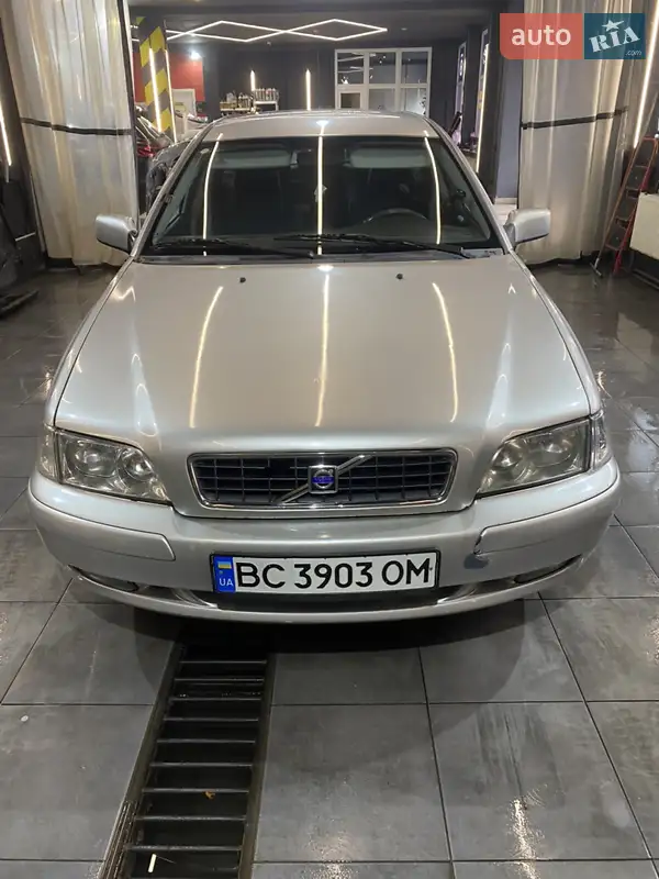 Volvo V40 2003