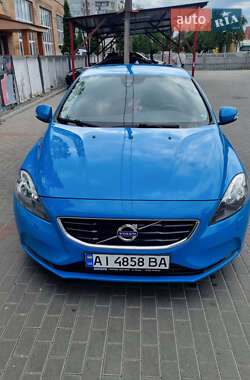 Volvo V40  2013