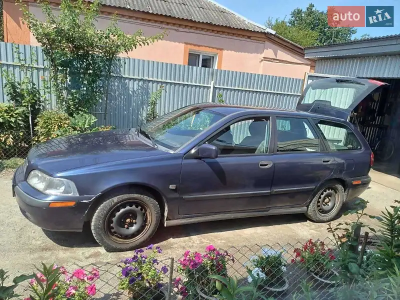 Volvo V40 2001