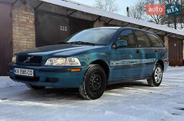 Volvo V40  2001