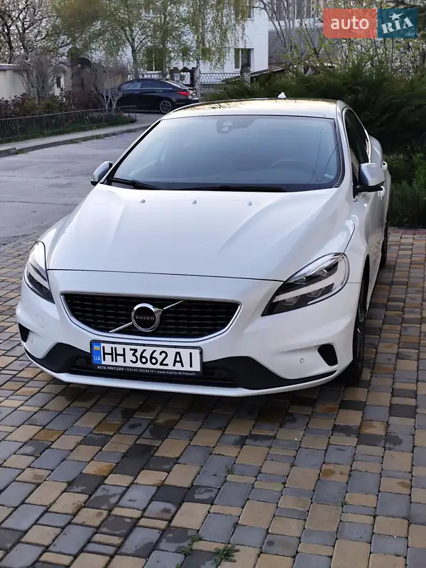 Volvo V40 2019
