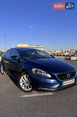 Volvo V40  2014