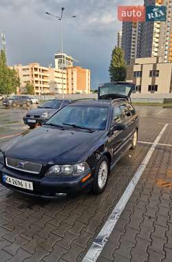 Volvo V40 2001