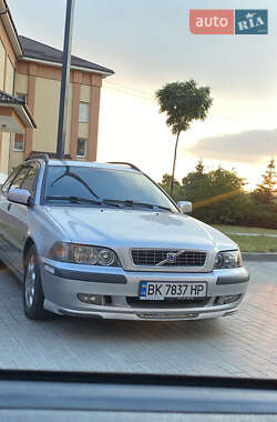 Volvo V40  2002