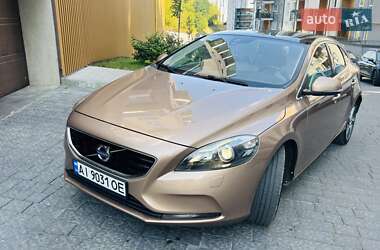 Volvo V40  2016