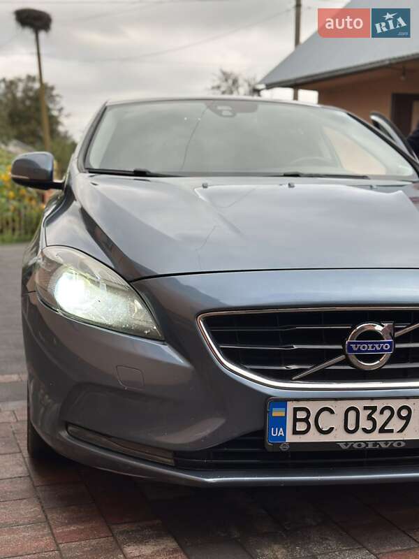 Volvo V40