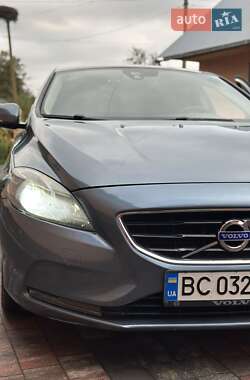 Volvo V40  2012
