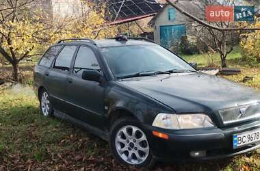 Volvo V40 2000
