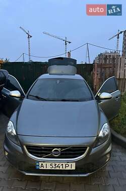 Volvo V40  2015