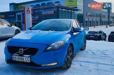 Volvo V40  2013