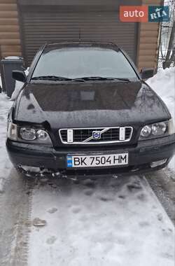 Volvo V40 2004