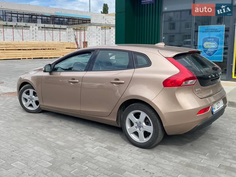 Volvo V40 2014