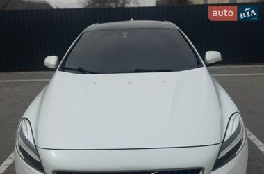 Volvo V40  2016