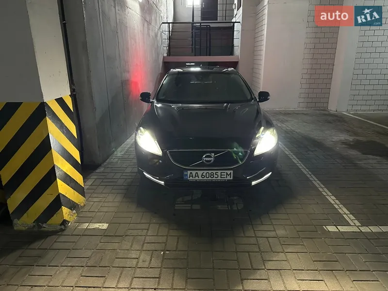 Volvo V40 2015