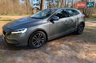 Volvo V40  2019