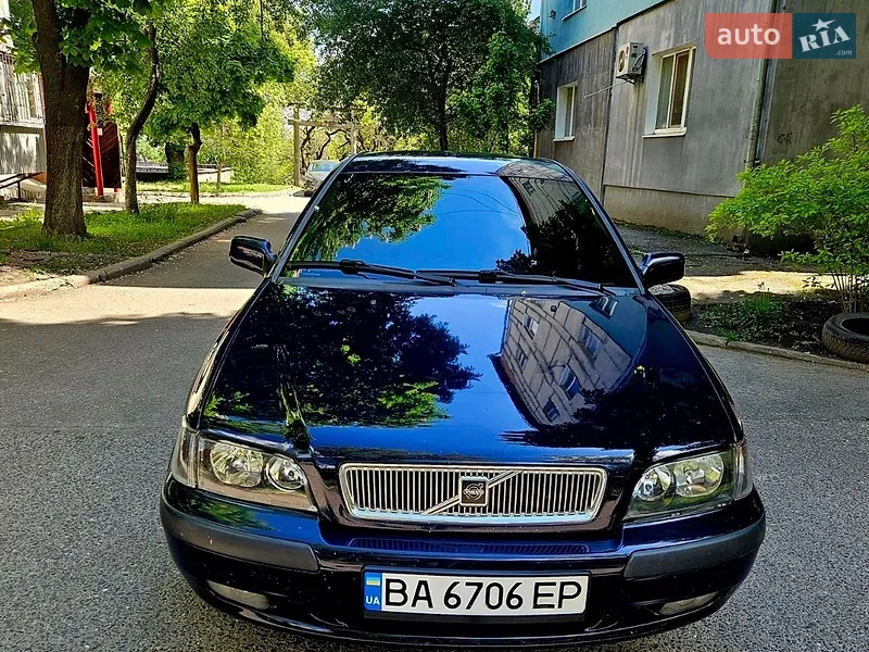 Volvo V40 2003