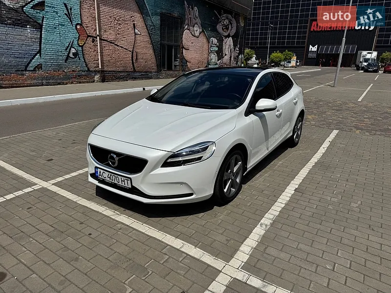 Volvo V40 2017