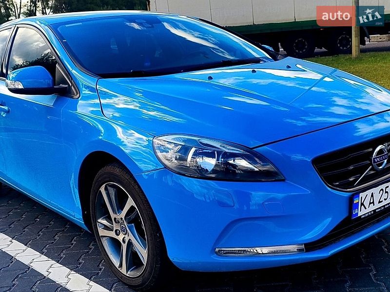 Хэтчбек Volvo V40 2013 в Киеве