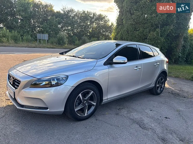 Volvo V40 2015